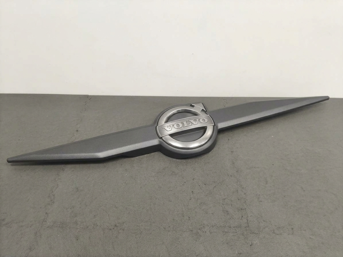 Volvo FM4 Ön Panjur Amblemi OEM 82257569